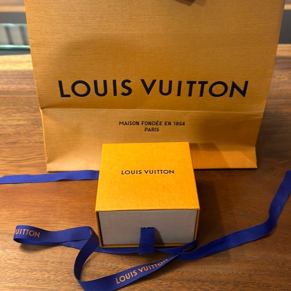 Louis Vuitton | LOUIS VUITTON LV Floragram Earrings - Picture 3 of 5